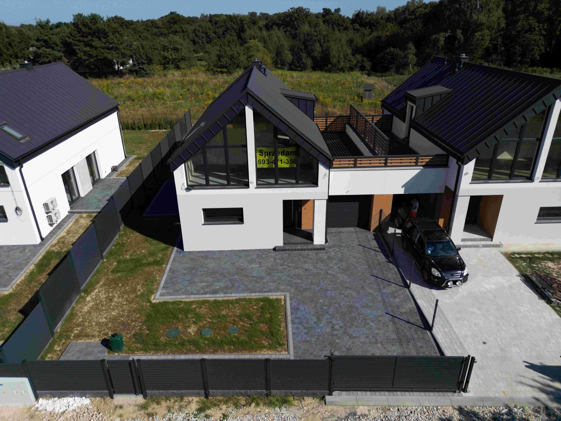 Dom klasyczny z ogrodem